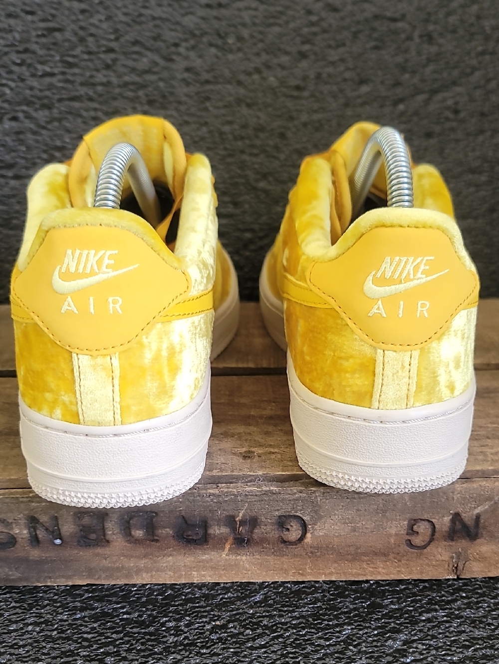 Nike Air Force 1 LV8 "Mineral Gold Velvet" Wmns 8.5 Fast Shipper - Picture 6 of 10